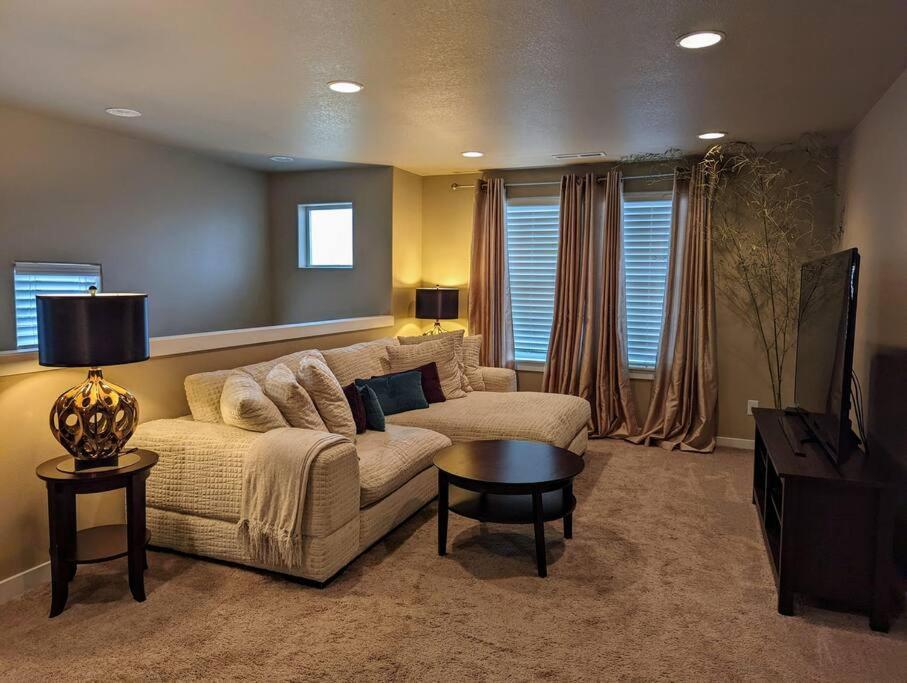 Spacious 3-Bedroom Home With Outdoor Space Eugene Exterior photo