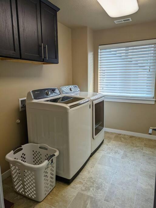Spacious 3-Bedroom Home With Outdoor Space Eugene Exterior photo