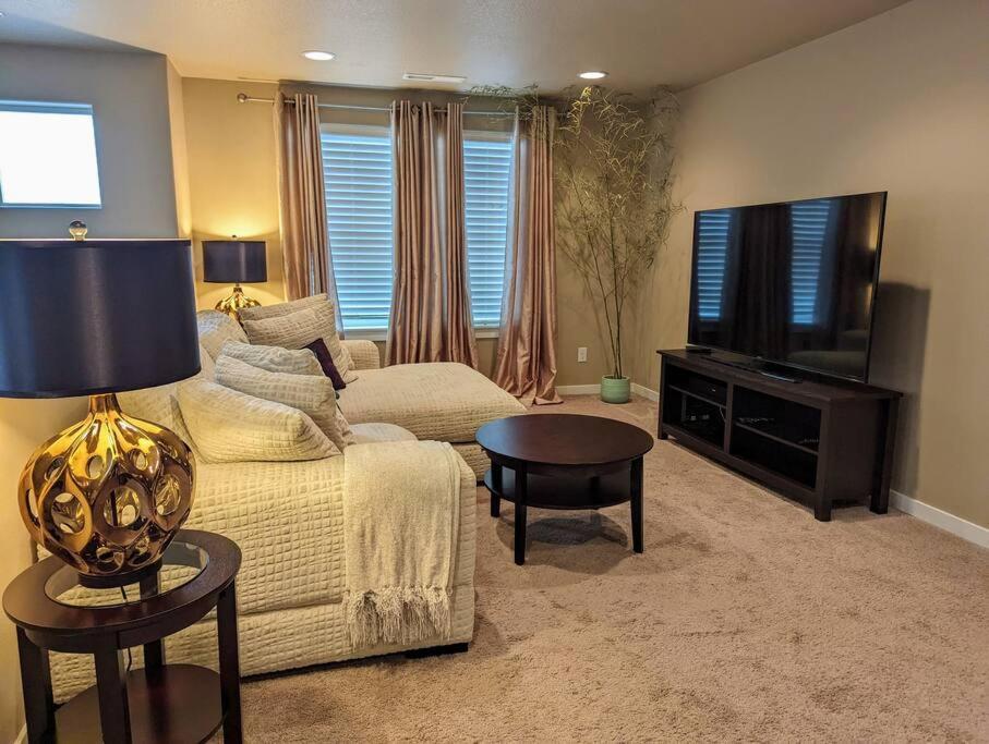 Spacious 3-Bedroom Home With Outdoor Space Eugene Exterior photo