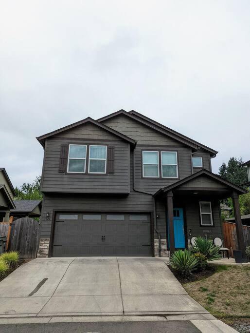 Spacious 3-Bedroom Home With Outdoor Space Eugene Exterior photo